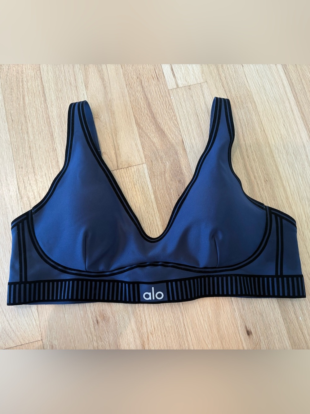 Alo Yoga Navy Airlift Line Up Bra
